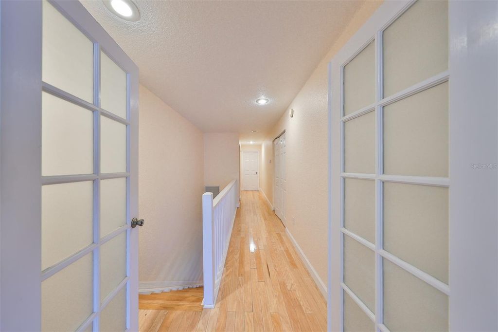 Image 19 of property listing at 521 PINELLAS BAYWAY S 202, St Petersburg, FL 33715