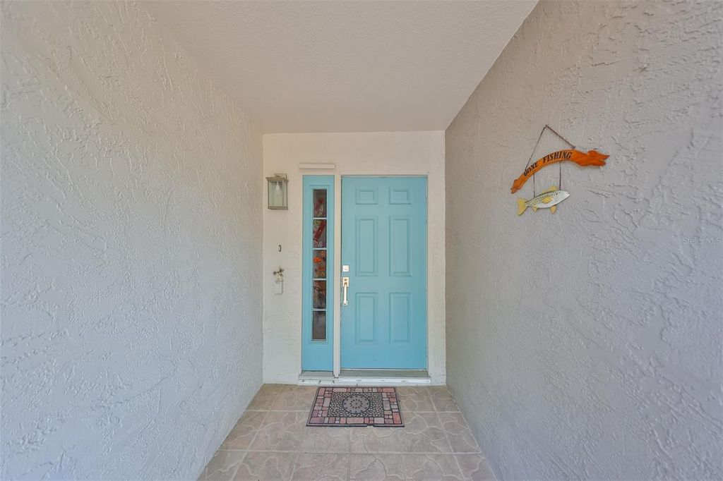 Image 3 of property listing at 521 PINELLAS BAYWAY S 202, St Petersburg, FL 33715