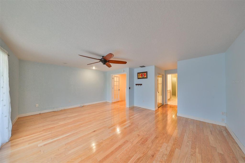 Image 24 of property listing at 521 PINELLAS BAYWAY S 202, St Petersburg, FL 33715