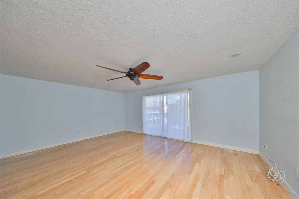 Image 25 of property listing at 521 PINELLAS BAYWAY S 202, St Petersburg, FL 33715