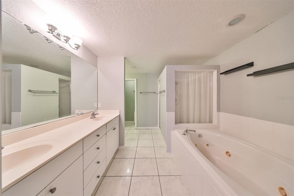 Image 29 of property listing at 521 PINELLAS BAYWAY S 202, St Petersburg, FL 33715