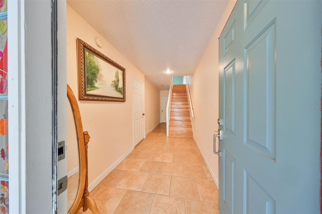 Image 4 of property listing at 521 PINELLAS BAYWAY S 202, St Petersburg, FL 33715
