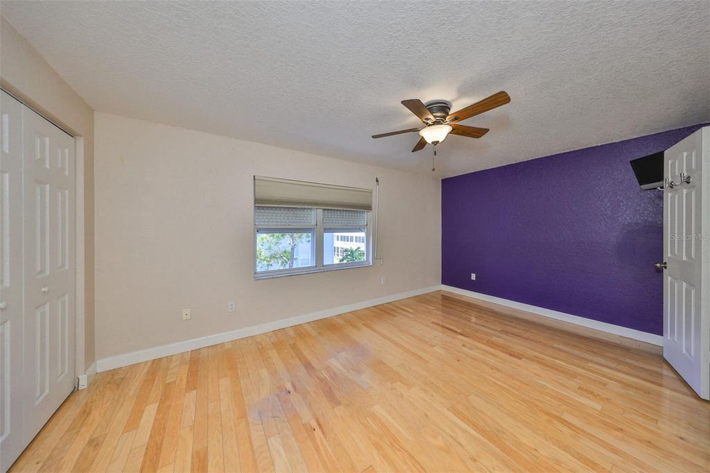 Image 32 of property listing at 521 PINELLAS BAYWAY S 202, St Petersburg, FL 33715