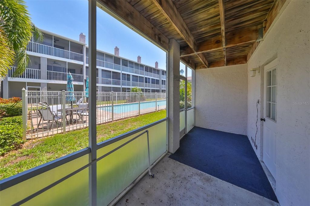 Image 34 of property listing at 521 PINELLAS BAYWAY S 202, St Petersburg, FL 33715