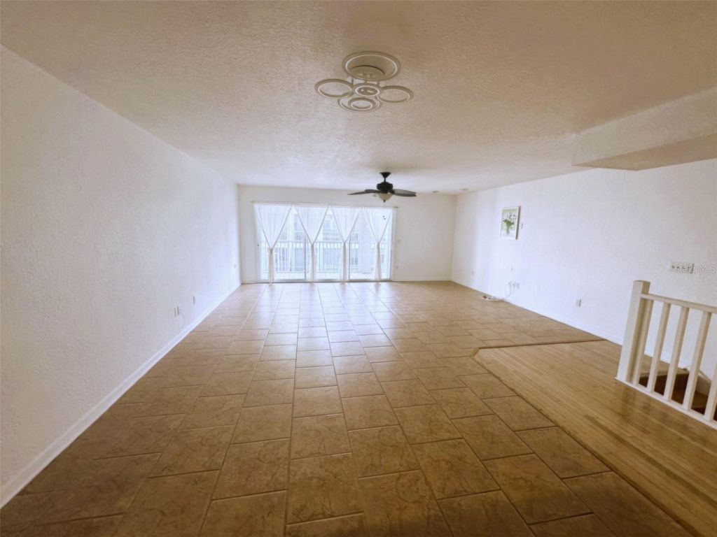Image 8 of property listing at 521 PINELLAS BAYWAY S 202, St Petersburg, FL 33715