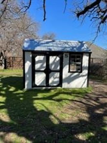 356 Shoreline Drive, Azle, TX 76020