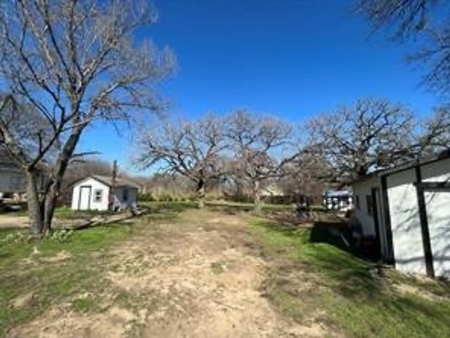 356 Shoreline Drive, Azle, TX 76020