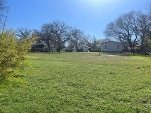 356 Shoreline Drive, Azle, TX 76020