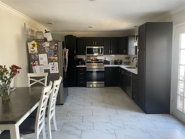 356 Shoreline Drive, Azle, TX 76020