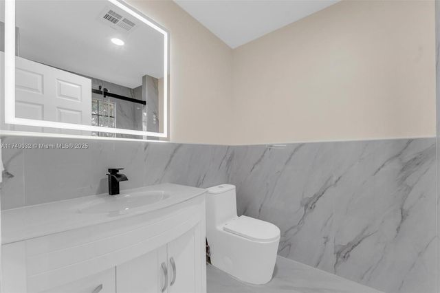 9745 NW 37th St 9745, Sunrise, FL 33351