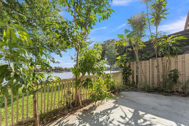 9745 NW 37th St 9745, Sunrise, FL 33351