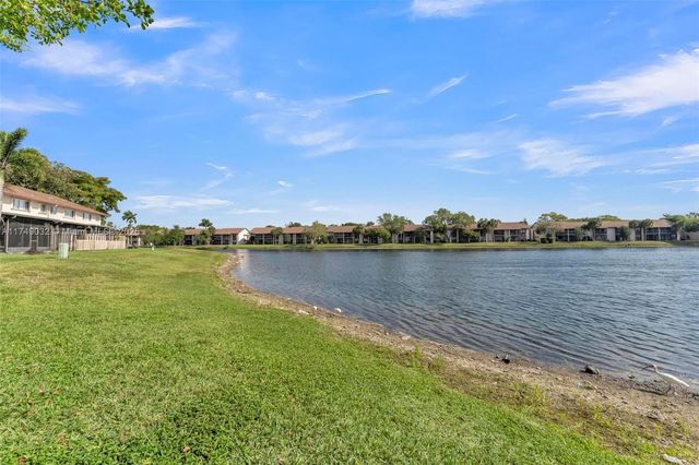 9745 NW 37th St 9745, Sunrise, FL 33351