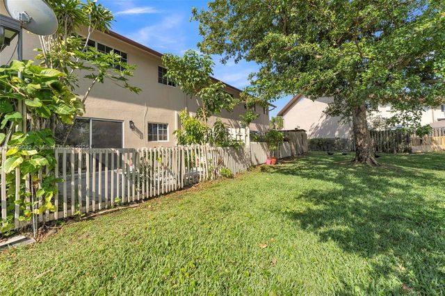 9745 NW 37th St 9745, Sunrise, FL 33351