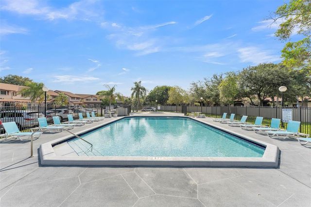 9745 NW 37th St 9745, Sunrise, FL 33351