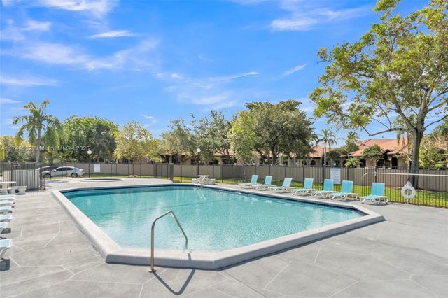 9745 NW 37th St 9745, Sunrise, FL 33351