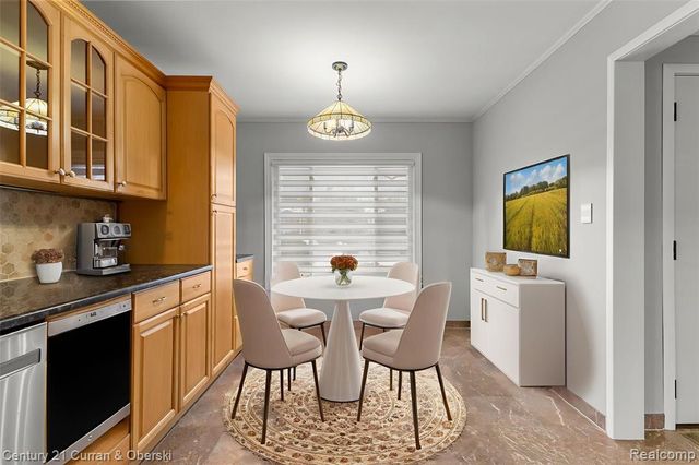 7260 Fenton Street, Dearborn Heights, MI 48127