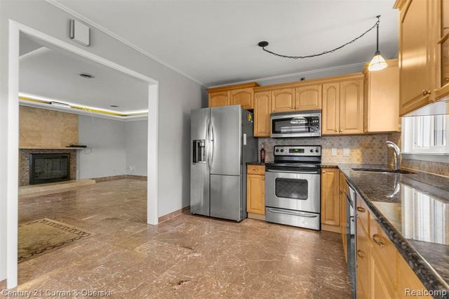 7260 Fenton Street, Dearborn Heights, MI 48127