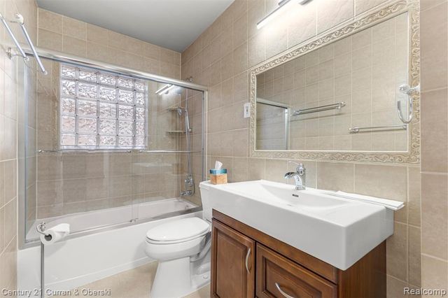 7260 Fenton Street, Dearborn Heights, MI 48127