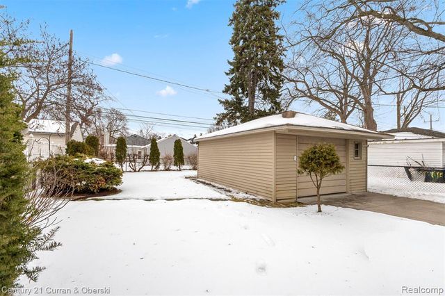 7260 Fenton Street, Dearborn Heights, MI 48127