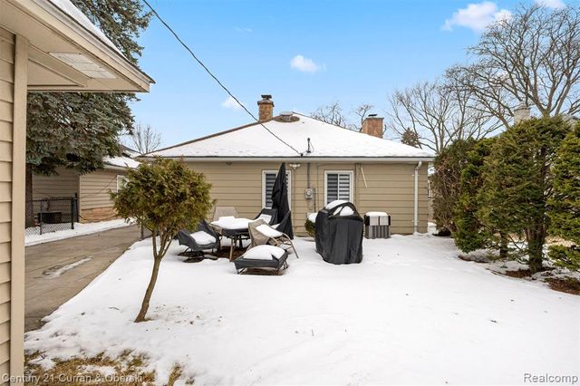 7260 Fenton Street, Dearborn Heights, MI 48127