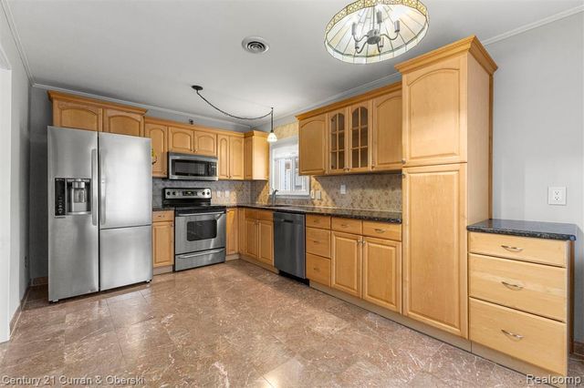 7260 Fenton Street, Dearborn Heights, MI 48127