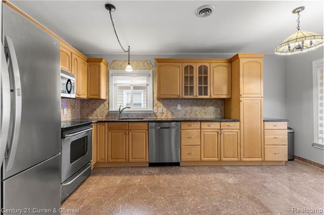 7260 Fenton Street, Dearborn Heights, MI 48127