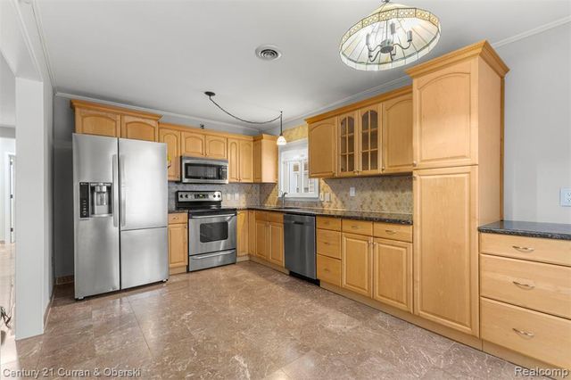 7260 Fenton Street, Dearborn Heights, MI 48127