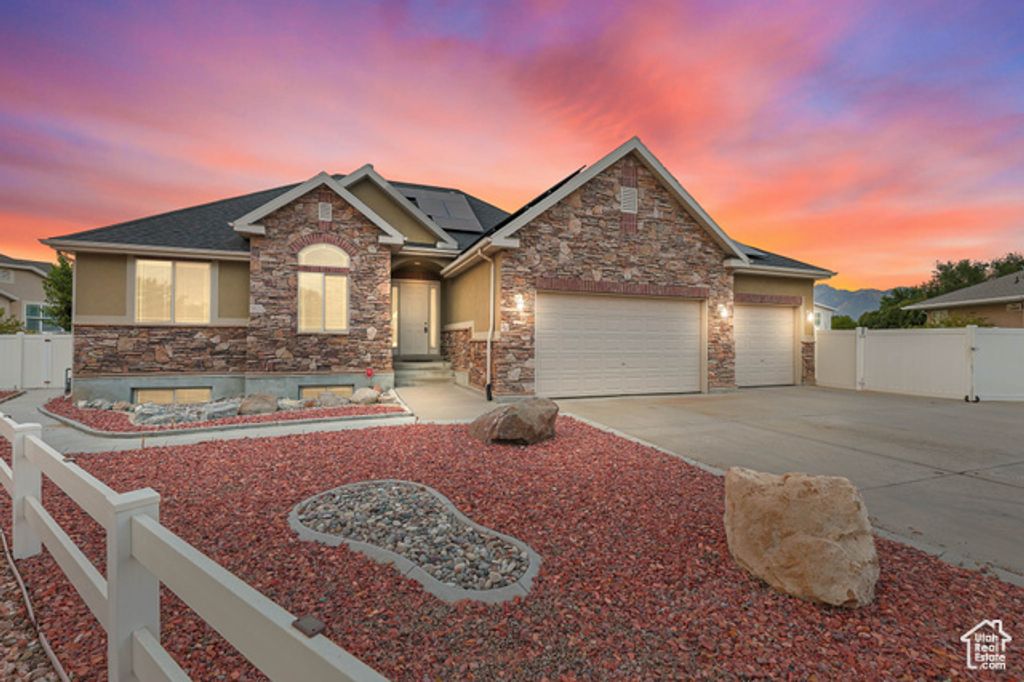9748 S HEARTWOOD CV, Sandy, UT 84070