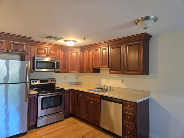 996 East Street 9, Walpole, MA 02081
