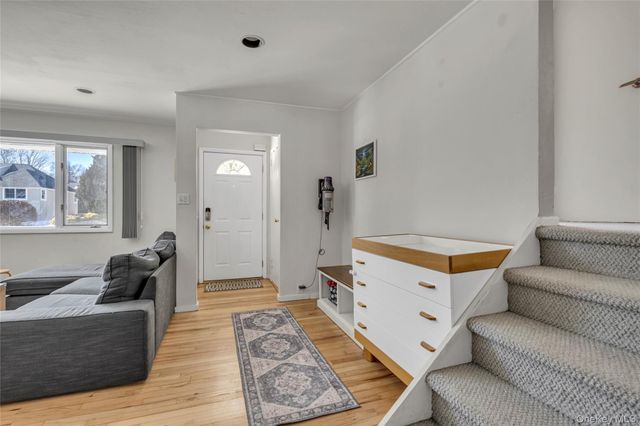 34 Roxbury Road, Port Washington, NY 11050