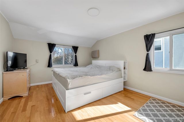 34 Roxbury Road, Port Washington, NY 11050