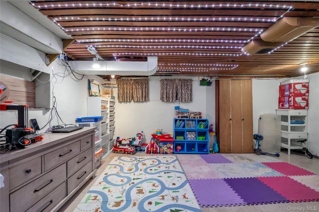 34 Roxbury Road, Port Washington, NY 11050