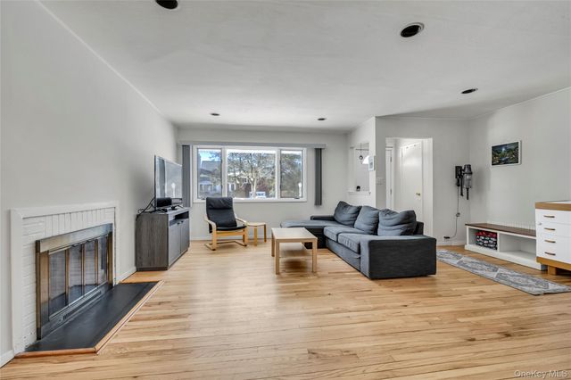 34 Roxbury Road, Port Washington, NY 11050