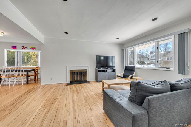 34 Roxbury Road, Port Washington, NY 11050