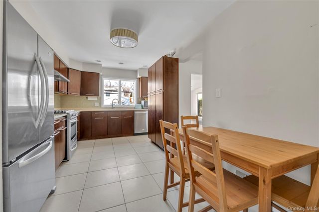 34 Roxbury Road, Port Washington, NY 11050