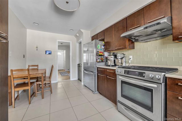 34 Roxbury Road, Port Washington, NY 11050