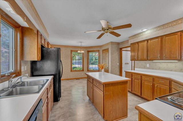 5973 SW 31st St, Topeka, KS 66614