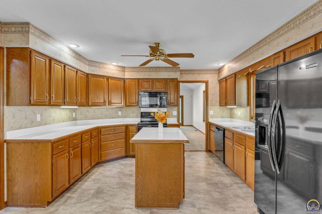 5973 SW 31st St, Topeka, KS 66614