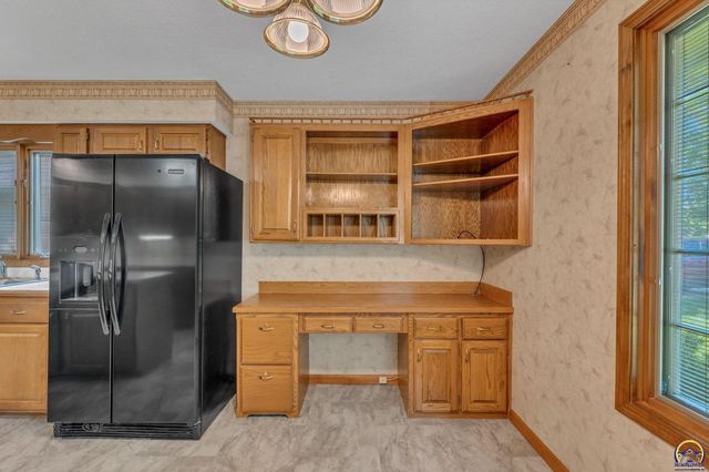 5973 SW 31st St, Topeka, KS 66614