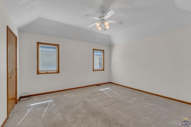 5973 SW 31st St, Topeka, KS 66614