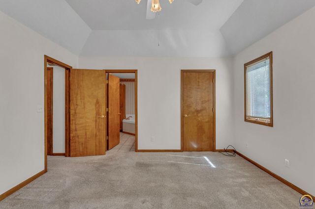 5973 SW 31st St, Topeka, KS 66614