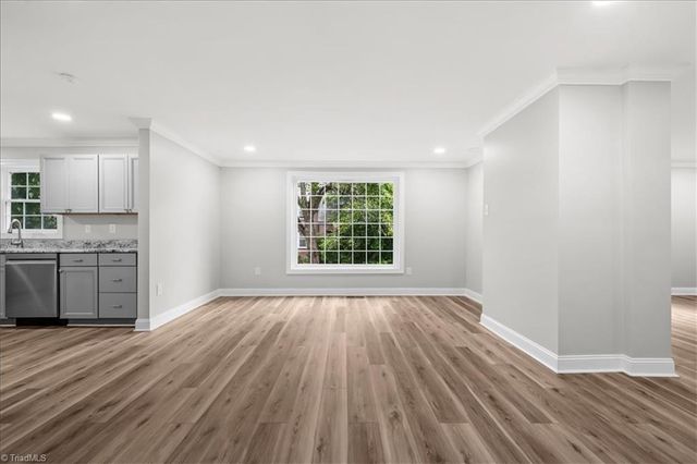 805 W 5th Avenue, Lexington, NC 27292