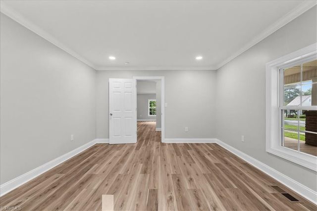 805 W 5th Avenue, Lexington, NC 27292