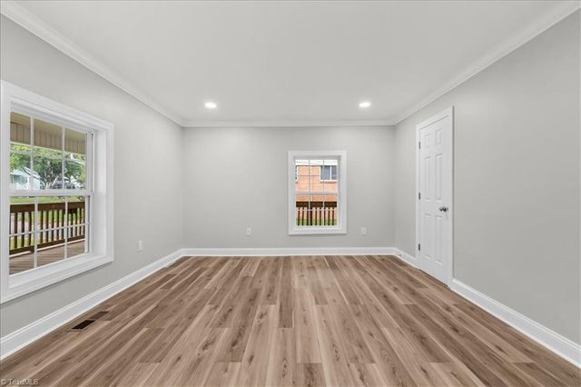 805 W 5th Avenue, Lexington, NC 27292