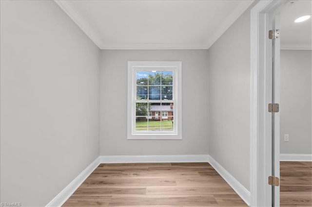 805 W 5th Avenue, Lexington, NC 27292