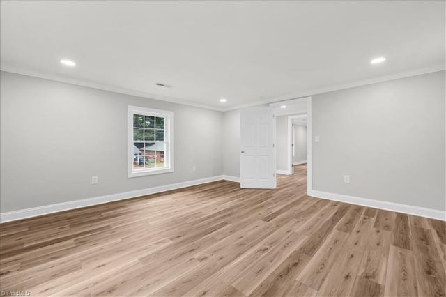 805 W 5th Avenue, Lexington, NC 27292