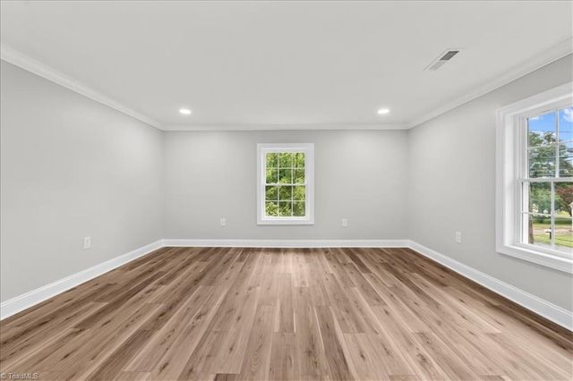 805 W 5th Avenue, Lexington, NC 27292