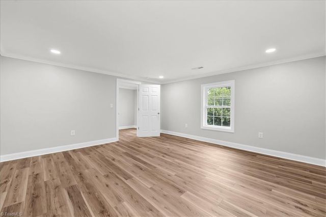 805 W 5th Avenue, Lexington, NC 27292