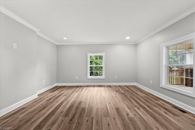 805 W 5th Avenue, Lexington, NC 27292