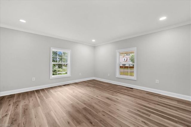 805 W 5th Avenue, Lexington, NC 27292